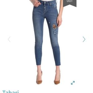 Tahari – High Waist Distressed Skinny Jeans
YOSHI